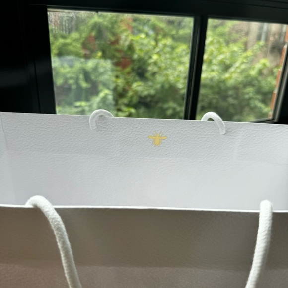 Dior White Shopping Bag with Gold Logo - Picture 5 of 11